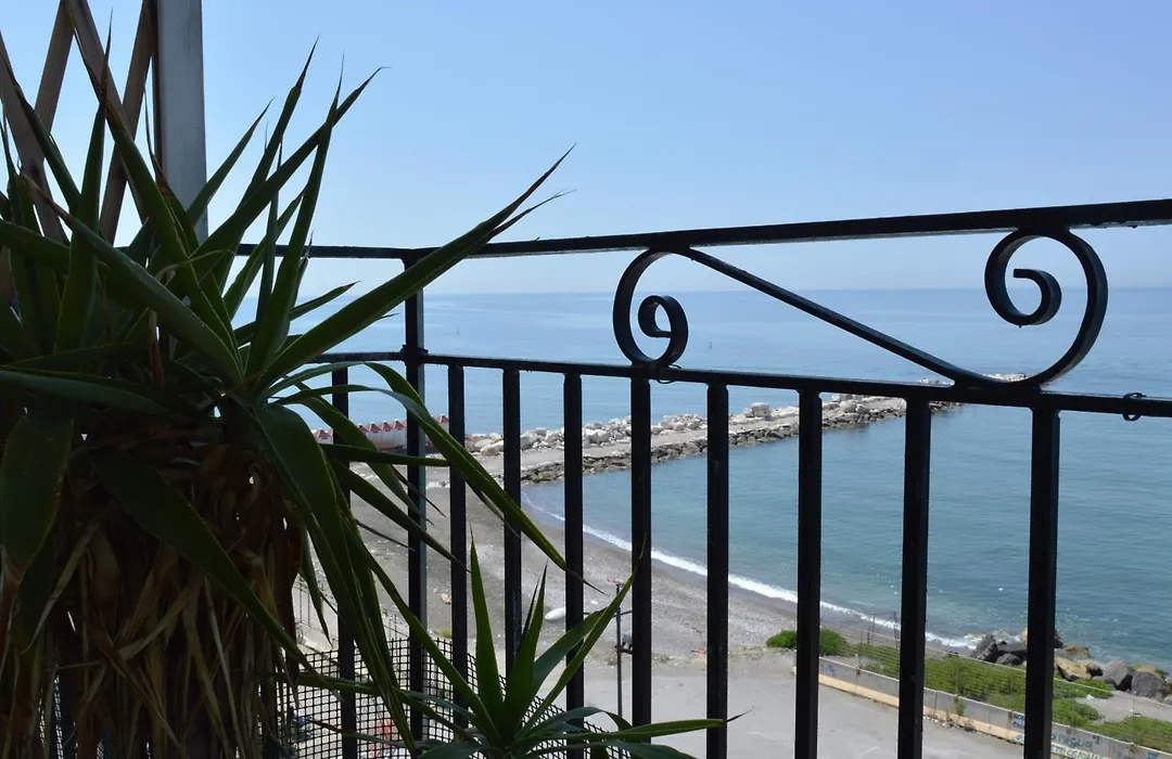 B&B Fronte Del Mare-1